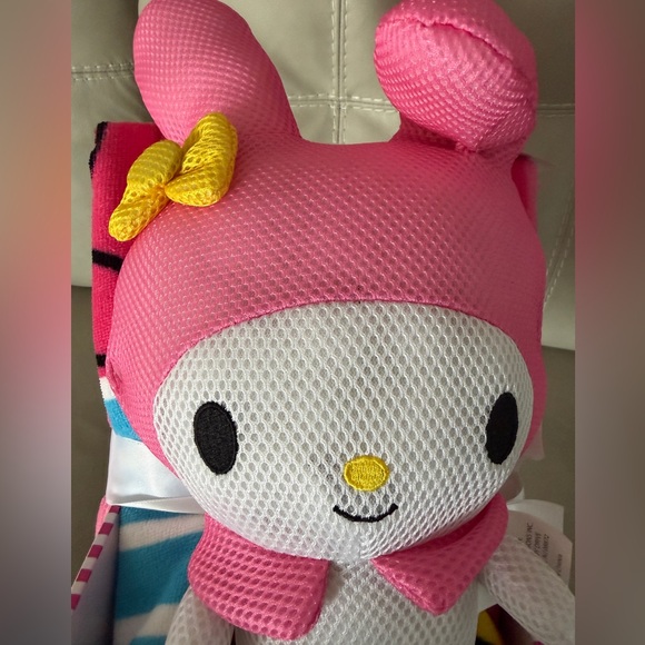 NWT - HELLO KITTY - Bath Towel and Bath Buddies Set - Picture 6 of 7